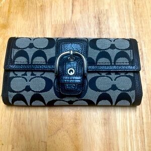 COACH Continental Tri-Fold Wallet